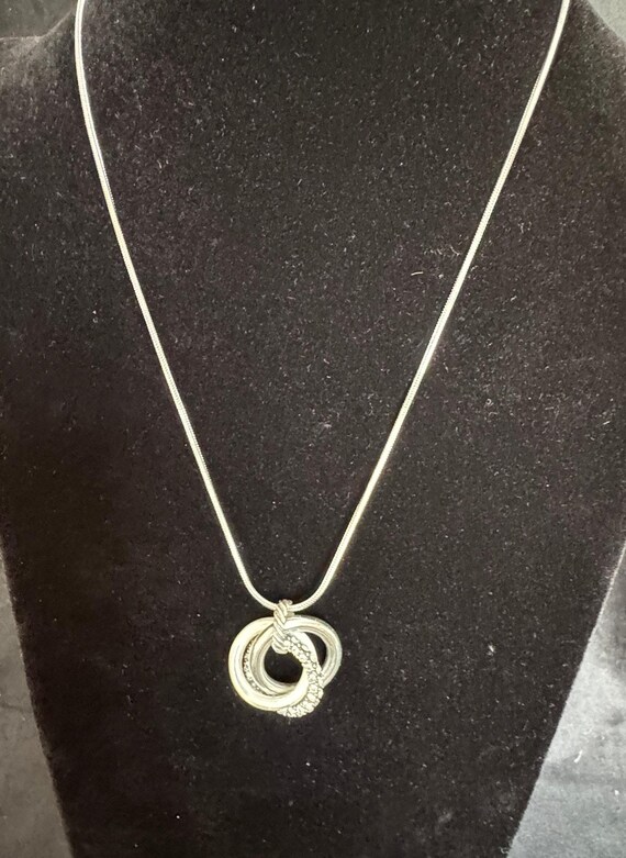 Silver Tone Three Interlocking Ring Necklace 20” … - image 3