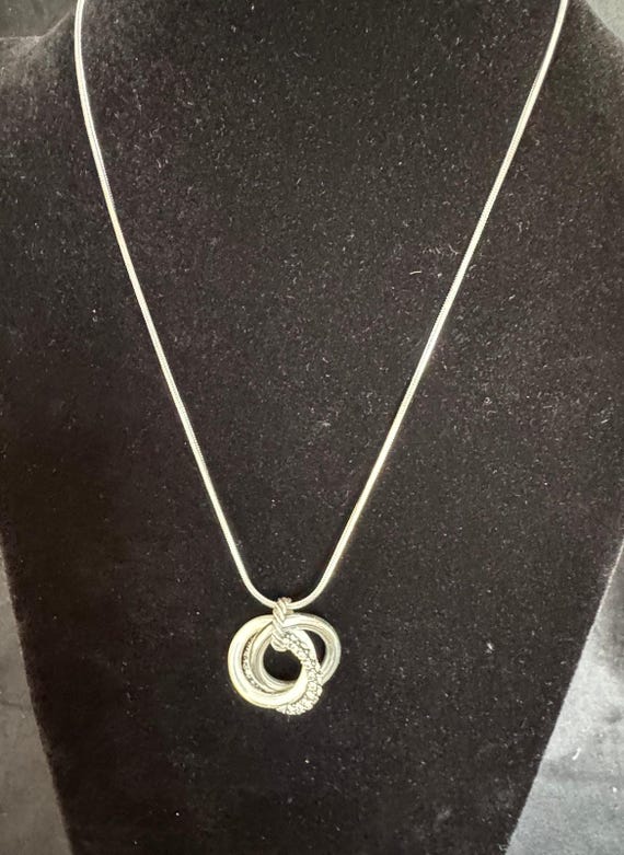 Silver Tone Three Interlocking Ring Necklace 20” … - image 3