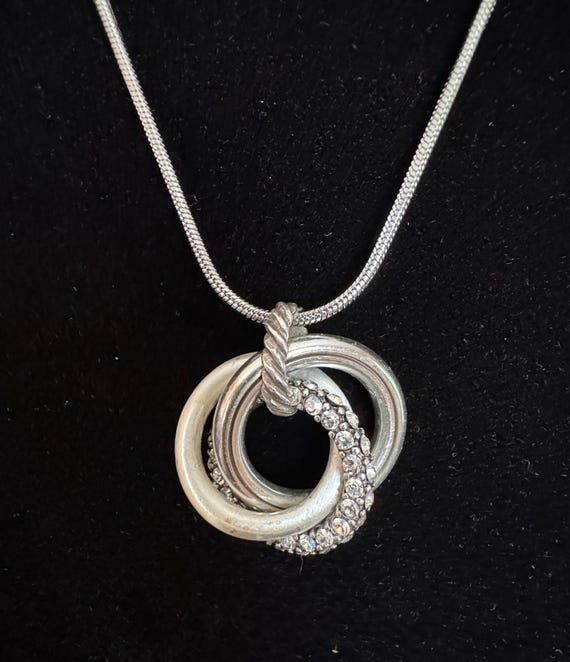 Silver Tone Three Interlocking Ring Necklace 20” … - image 2