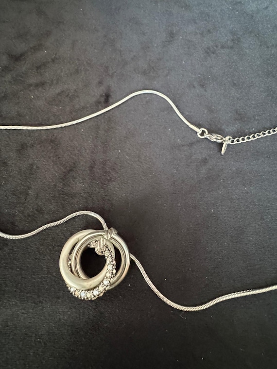Silver Tone Three Interlocking Ring Necklace 20” … - image 4