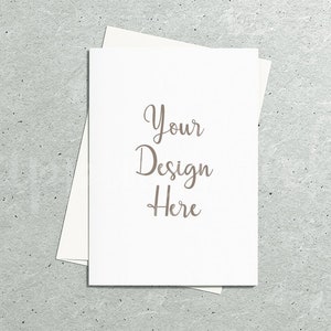 Mockup di carte 5x7", mockup di carte e buste, disposizioni piatte, mockup di carte minimali, mockup di invito per biglietti di nozze, DOWNLOAD DIGITALE in cemento