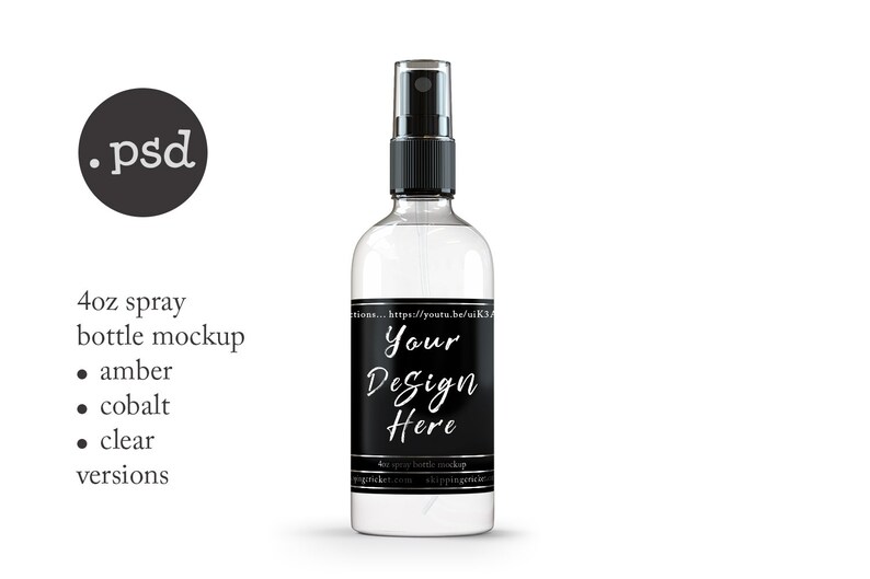 K&ouml;nnte beinhalten: Ein transparentes 4-Unzen-Spr&uuml;hflaschen-Mockup mit einem schwarzen Etikett, auf dem "Your Design Here" steht.