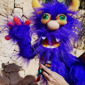 Lila monsterdocka handgjord