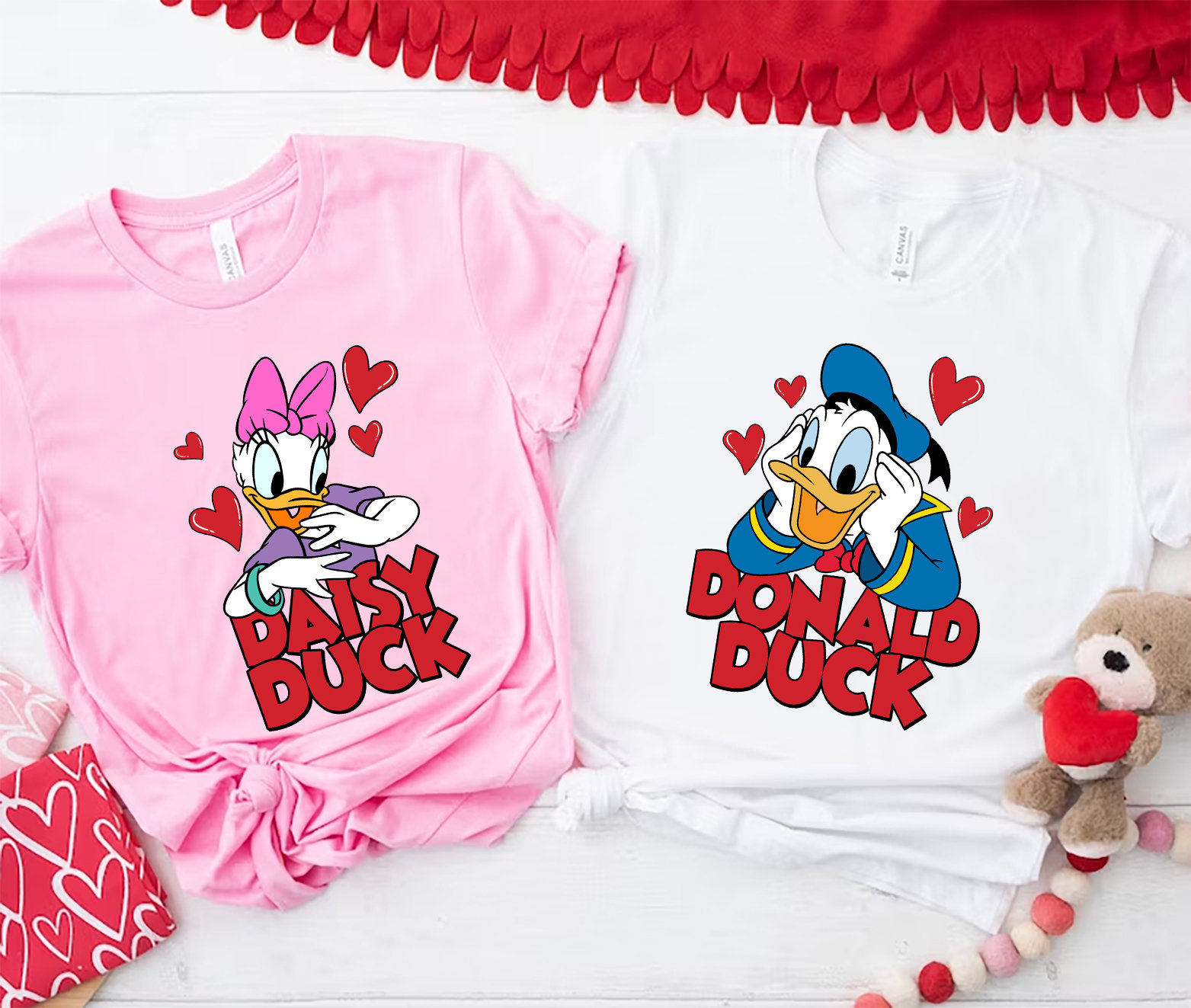 Discover Donald und Daisy Liebesherz, Magic Kingdom Trip Valentinstag T-Shirt