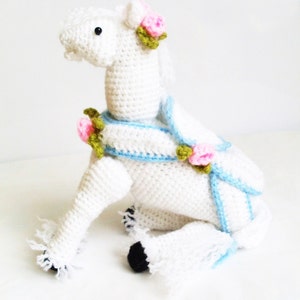 PATTERN : The Fancy White Horse image 2