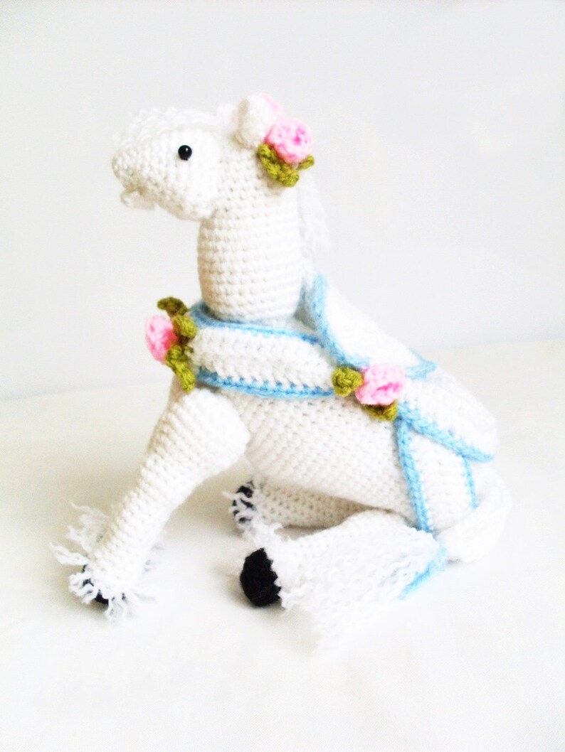 PATTERN : The Fancy White Horse image 2