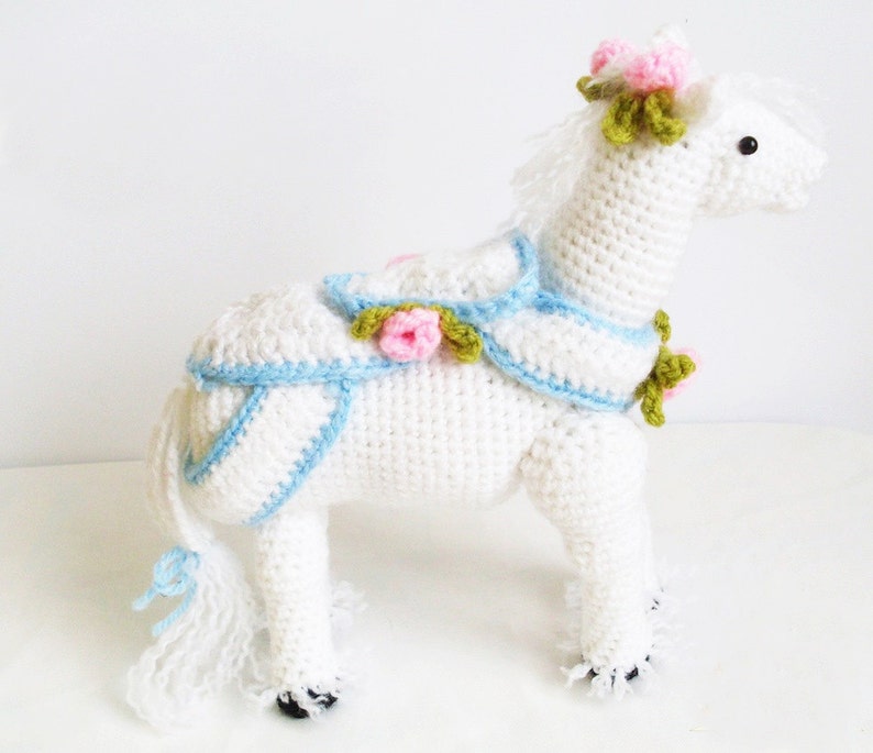 PATTERN : The Fancy White Horse image 3