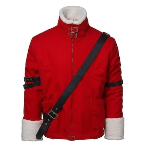 Peut inclure: Une veste rouge vif dotée d'un col et de poignets en fausse fourrure blanche. Le vêtement présente une sangle noire diagonale sur le devant, deux sangles noires à boucles sur chaque manche et deux sangles à boucles au col avec fermeture éclair.