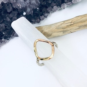 Geometric ring, gold karma ring, gold Hammered ring, dainty O ring, minimal ring, Contemporary ring, Minimalist ring