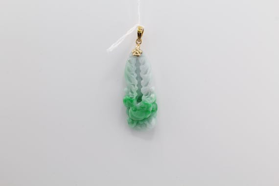 Green Jadeite Cabbage Pendant – 18K Gold Wealth Amulet
