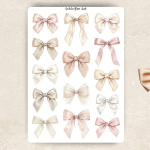 Könnte beinhalten: Ein Stickerbogen mit verschiedenen Aquarell-Schleifen in Rosa, Creme und Beige. Die Schleifen haben verschiedene Stile, darunter Satin-, Spitzen- und Banddesigns. Der Text "Schleifen Set" befindet sich oben.