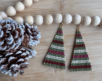 Orecchini con perline a forma di albero di Natale – Gioielli natalizi con bacche e verde