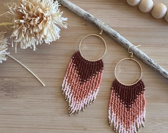 Orecchini a cerchio con frange di perline / Rosa, Rosa cipria e Mocha