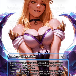 Könnte beinhalten: Eine Sammelkarte mit dem Titel Starfield Vocalist, die einen blonden Charakter mit fuchsartigen Ohren und bernsteinfarbenen Augen zeigt. Die Karte enthält den Text Creature - Human Bard, eine Regelbox zu ausgelösten Fähigkeiten und Warp 1 sowie 3/4.