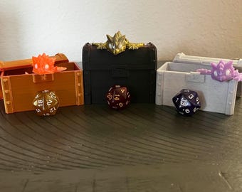 Cofre con D20 misterioso y bebé dragón