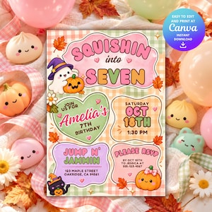 Puede incluir: Una tarjeta de invitación de cumpleaños con fondo de cuadros verde claro y blanco con hojas de otoño. El texto dice SQUISHIN into SEVEN, Amelia's 7TH BIRTHDAY, OCT 18TH, 1:30 PM, JUMP N' JAMMIN y detalles de RSVP, decorado con fantasmas y calabazas.