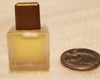 REALITIES Liz Claiborne MINIATURE perfume bottle, collectible or purse/travel size, 1/8 oz., Launched in 2004