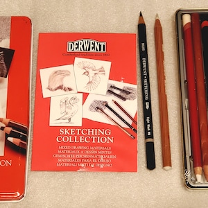 DERWENT Cumberland 12+2 extra incl. a Blender, Sketching Collection Set, NEW, made in England
