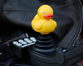 Protector de joystick con forma de patito de goma para silla de ruedas eléctrica – Accesorio de movilidad personalizado, funda para el manillar / 2x1 con 30% de descuento: CRITTER30