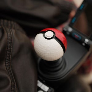 Pokeball Joy Topper für Elektro-Rollstuhl - Custom Accessoire, Griffabdeckung | 30% Rabatt auf BOGO : CRITTER30