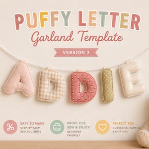 Puede incluir: Una plantilla de guirnalda de letras acolchadas que deletrea el nombre ADDIE en letras de tela colgadas de un cordel. Las letras incluyen rosa sólido, cuadros vichy beige, rosa con puntos blancos y verde con puntos blancos. El texto dice PUFFY LETTER Garland Template VERSION 2.