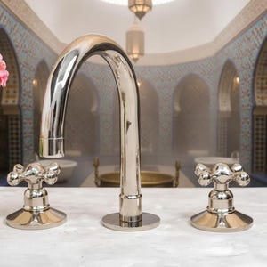 Polished Brass Bathroom Faucet: 3-Hole Deck Mount Vanity Sink