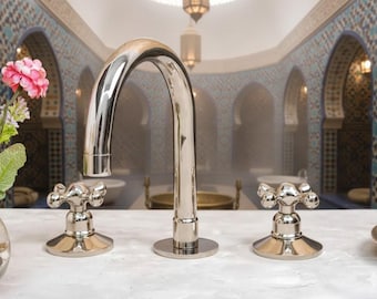 Polished Brass Bathroom Faucet: 3-Hole Deck Mount Vanity Sink