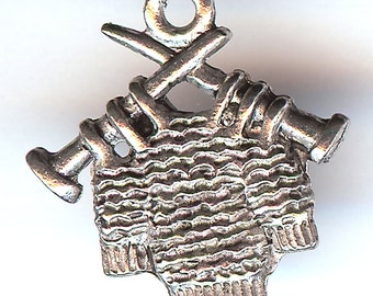 KNITTING a SWEATER Charm. Pewter. 3D Knitted. Yarn. Needles. Made in the USA. qst