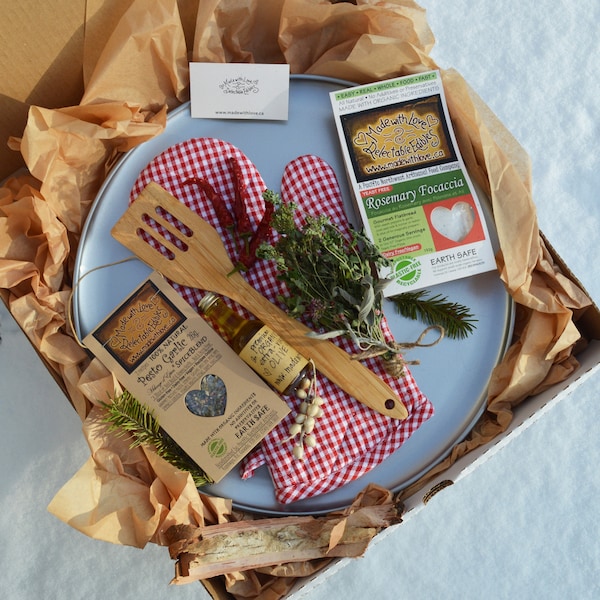 the goodies box DIY Pizza Party Kit Bake your own Magic Organic Pizza! EVOlive Oil Pesto Garlic SpiceBlend Rosemary Focaccia Pizza Crust Mix