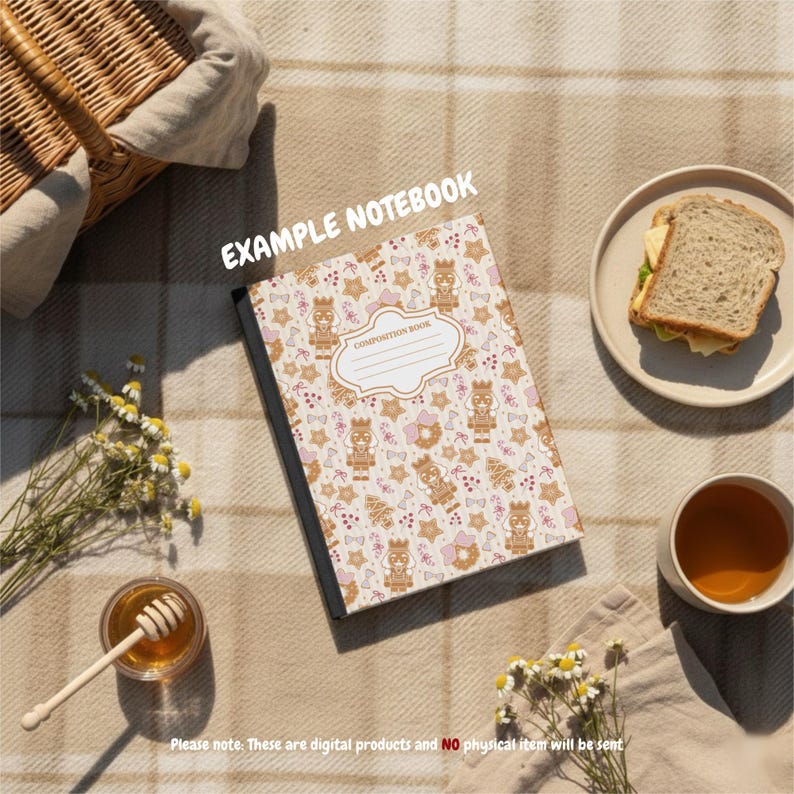 K&ouml;nnte beinhalten: Ein Notizbuch mit einem festlichen Muster aus Lebkuchenm&auml;nnern, Sternen und Schleifen. Die Worte "EXAMPLE NOTEBOOK" sind oben aufgedruckt. Ein Sandwich, Tee, Honig und Blumen sind um das Notizbuch herum angeordnet. Der Text "Please note: These are digital products and NO physical item will be sent" steht unten.