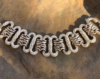 Vintage Chunky Oval Links Bracelet Crown Trifari Silvertone