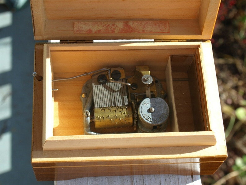 Vintage Mele Musical Jewelry Box - 1960S Mele Jewelry Box