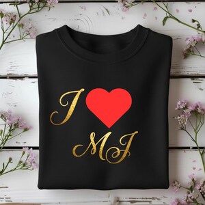 Michael Jackson | T-shirt met gouden tekst 'I Love MJ', elegant rood hart eerbetoonshirt, stijlvolle muzieklegende kleding