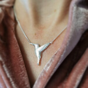 Personalised Hummingbird Necklace, Minimal Bird Necklace, Gold Hummingbird Pendant, Sterling Silver Hummingbird Necklace
