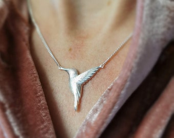 Personalised Hummingbird Necklace, Bird Necklace, Gift for her, Minimal Necklace, Hummingbird Pendant, Sterling Silver Hummingbird Necklace