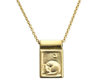 Collar con colgante de gato durmiendo hecho a mano: joyería felina de plata de ley u oro.