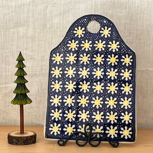 Vintage polnischer Keramik-Untersetzer, Manufaktura Boleslawiec Wanddeko „Blaue Gänseblümchen“, glasierte Keramik im Schneidebrett-Stil