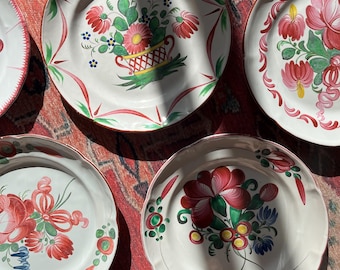 Antike französische Fayence-Teller mit Blumenmuster, 5er-Set | Handbemalte, glasierte Wanddekoration