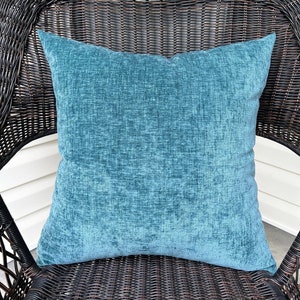 Funda de almohada de terciopelo con textura azul turquesa, decoración de lujo que combina con Brissac Sapphire o Grey Sage Floral, elige el tamaño
