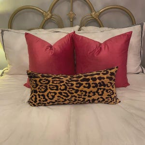 Funda de almohada Braemore Jamil de terciopelo con estampado de guepardo, funda de almohada lumbar de terciopelo negro y tostado, estampado de leopardo, 30,5 x 45,7 cm, 30,5 x 50,8 cm, 30,5 x 60,9 cm y 30,5 x 66 cm. imagen 5