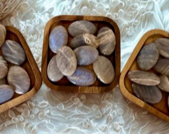 Moonstone Palm Stone
