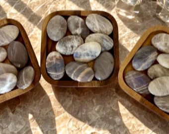 Sunstone Mixed Moonstone Palm Stone (Blue Flash)