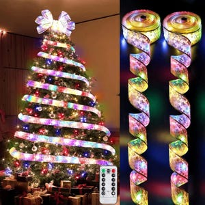 Könnte beinhalten: Ein geschmückter Weihnachtsbaum mit bunten Lichtern und einer Schleife oben. Der Baum ist mit einem Lichtband umwickelt. Zwei Rollen Sternenband mit Lichtern sind ebenfalls abgebildet. Eine Fernbedienung ist sichtbar.