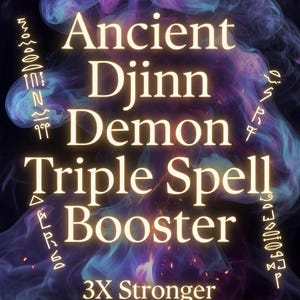 Può includere: Immagine digitale con sfondo scuro, che mostra le parole "Ancient Djinn Demon Triple Spell Booster" in un carattere serif luminoso. Fumo blu e viola turbinante circonda il testo. Il testo aggiuntivo recita "3X Stronger Ancient Magic Ritual."