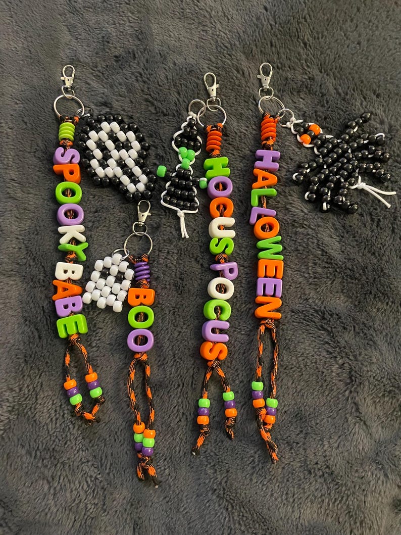 Llaveros con letras gruesas de Halloween