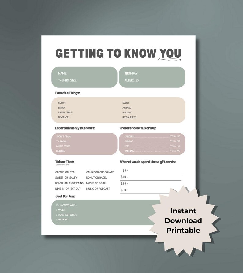 Pu&ograve; includere: Un questionario stampabile "Getting to Know You" con sezioni per dettagli personali, cose preferite, interessi di intrattenimento e preferenze. Include una sezione per la spesa di buoni regalo e una sezione divertente. Presenta una grafica a stella che dice "Download istantaneo stampabile".
