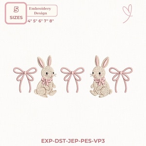 Può includere: Un disegno di ricamo con due coniglietti con fiocchi rosa e tre fiocchi rosa. Il disegno è disponibile in cinque misure: 10 cm, 13 cm, 15 cm, 18 cm e 20 cm. È presente anche il testo "Embroidery Design" e "SIZES".