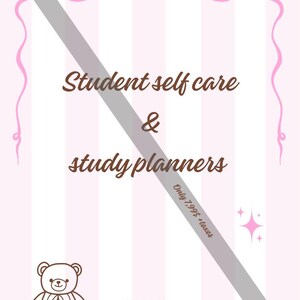 Peut inclure: Fond rose et blanc à rayures avec des nœuds roses et le texte « Student self care & study planners ». Une illustration d'ours en peluche marron est en bas à gauche. Le texte « Study & bloom » est en bas.