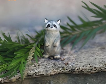 Waschbärfigur aus Holz - Handgeschnitzte rustikale Statue | Niedliches Waschbären Geschenk für Tierliebhaber & Home Decor