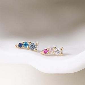 Piercing per lobo dell'orecchio con pietra portafortuna in oro massiccio 14K • Piercing per lobo dell'orecchio con cartilagine minimalista in zirconi cubici e pietra portafortuna in oro massiccio 14K • Piercing per lobo dell'orecchio con pietra portafortuna in oro massiccio 14K